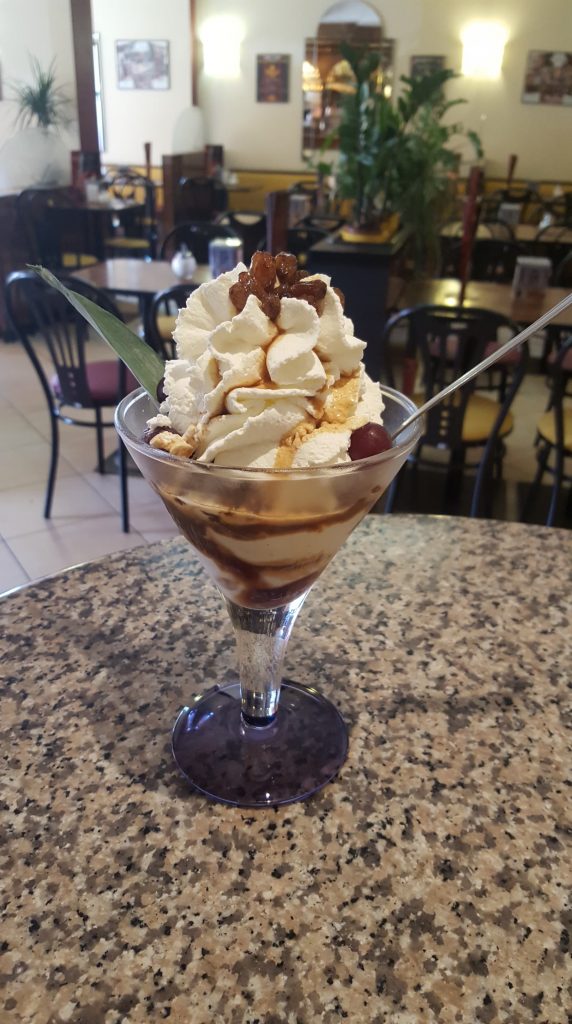 Eisbecher mit Früchten | Eiscafè Europa