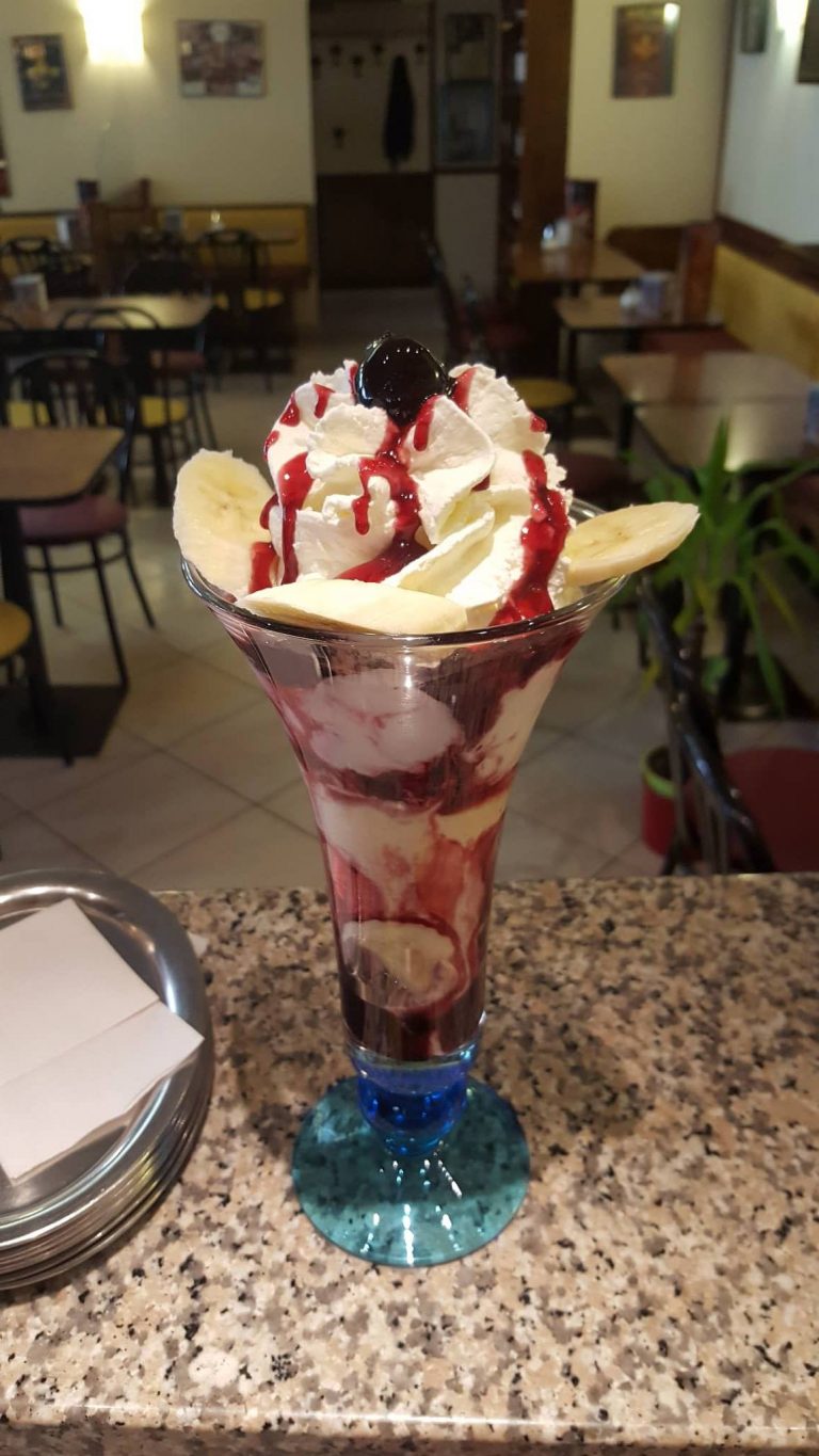 Eisbecher mit Früchten | Eiscafè Europa